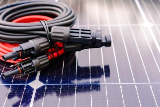 Batterie&#x20;virtuelle&#x20;ou&#x20;physique&#x20;&#x3A;&#x20;quel&#x20;stockage&#x20;choisir&#x20;pour&#x20;son&#x20;&#x00E9;nergie&#x20;solaire&#x20;&#x3F;